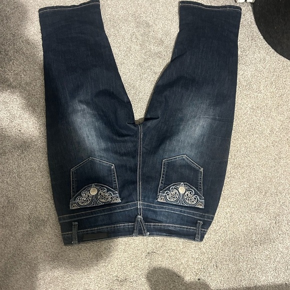 Embroidered denim capris - Picture 3 of 6